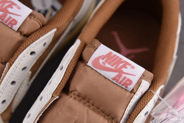 Reps TBK AJ Travis Low Scott 1 SP OG DM7866-106 x 0811